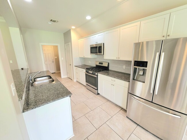 Building Photo - Great home in Legacy!