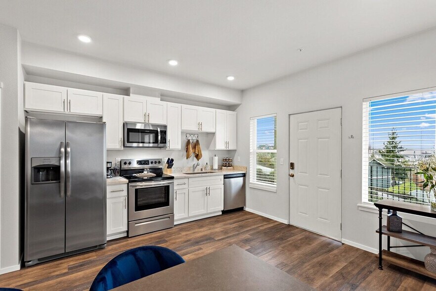 Building Photo - 624 E 32nd St