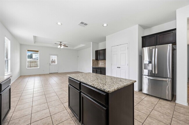 Building Photo - 5803 Camelia Evergreen Ln