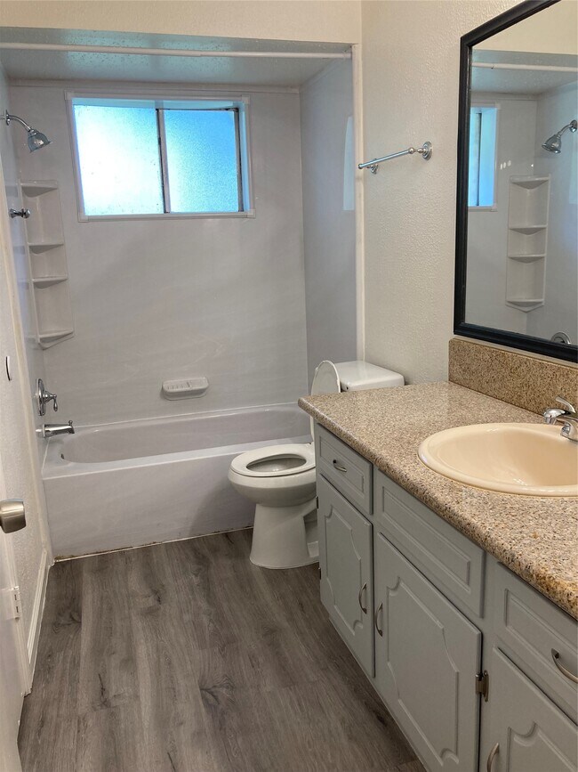 Building Photo - 5008 Rockland Dr