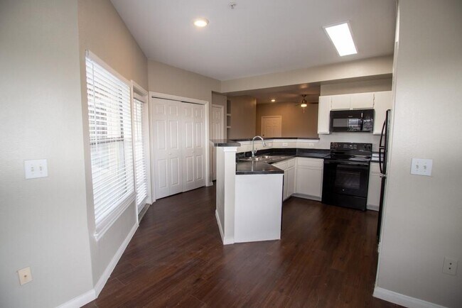 Building Photo - 2320 Gracy Farms Ln
