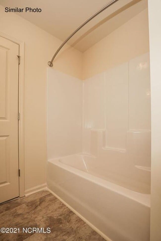 Building Photo - Townhome in Boyington W/GARAGE in Boyington Place!