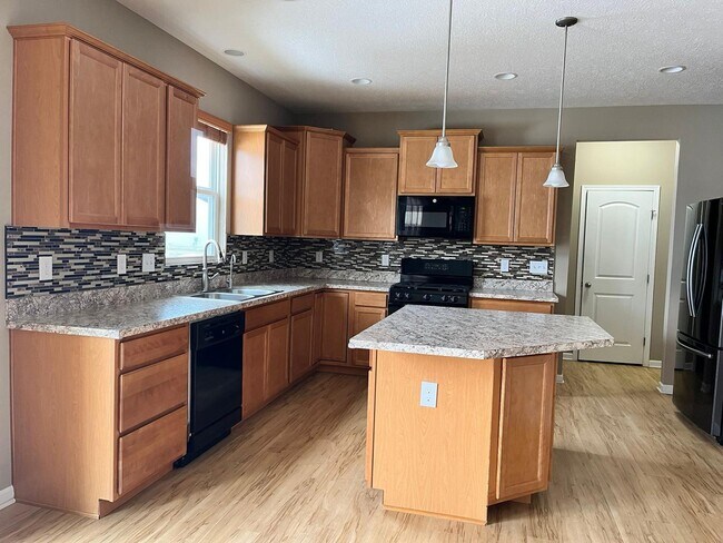 Building Photo - 165 Saddlebred Cir