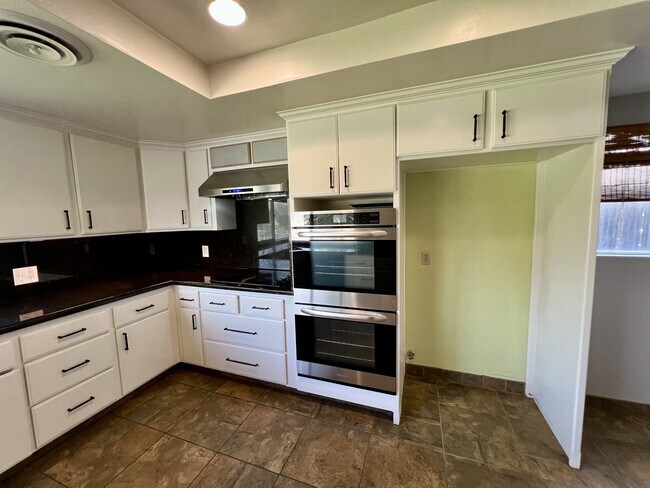 Building Photo - 6508 Landfair Dr