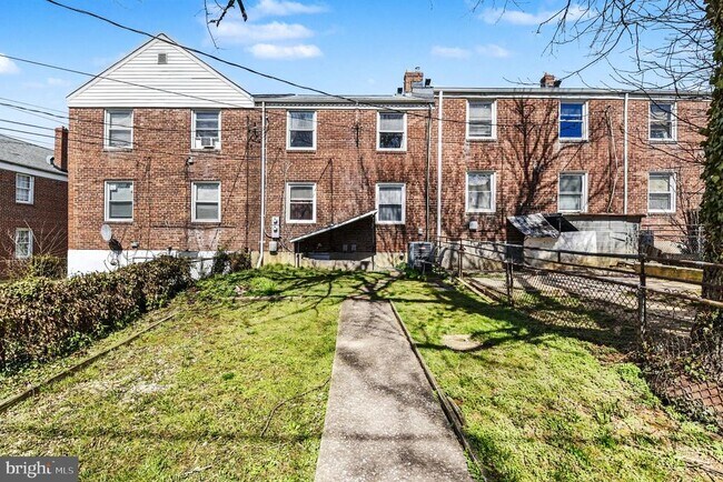 Building Photo - 1329 Taylor Ave