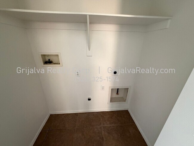 Building Photo - Beautiful 3-Bedroom Rancho Sahuarita Home for Rent *MOVE-IN SPECIAL* (Pima Mine Rd/Rancho Sahuarita)