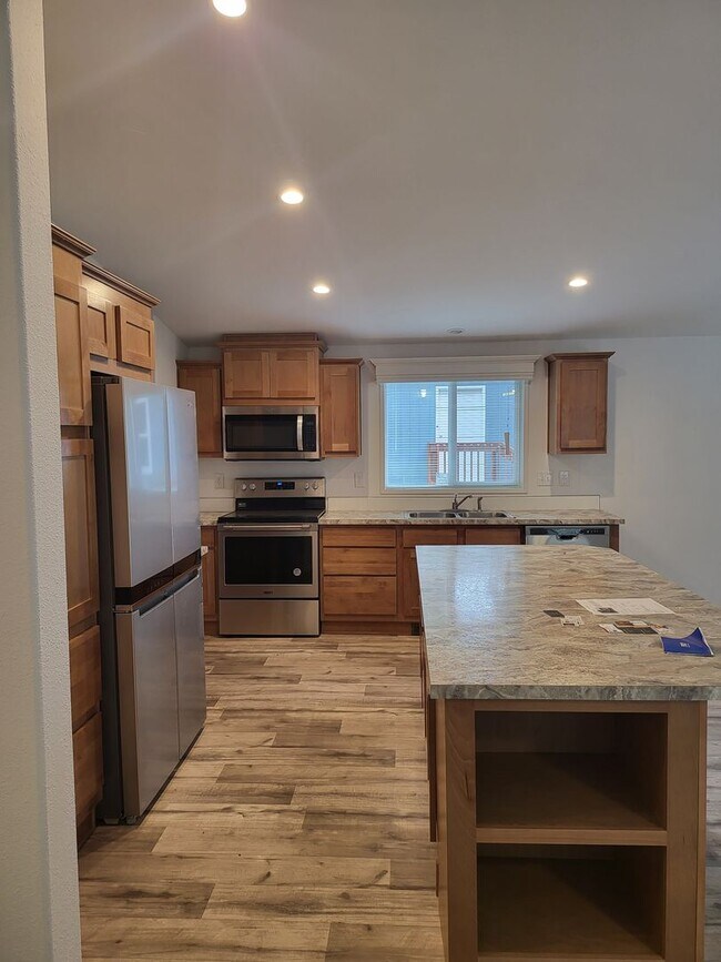 Building Photo - Beautiful 3 Bed 2 Bath House!