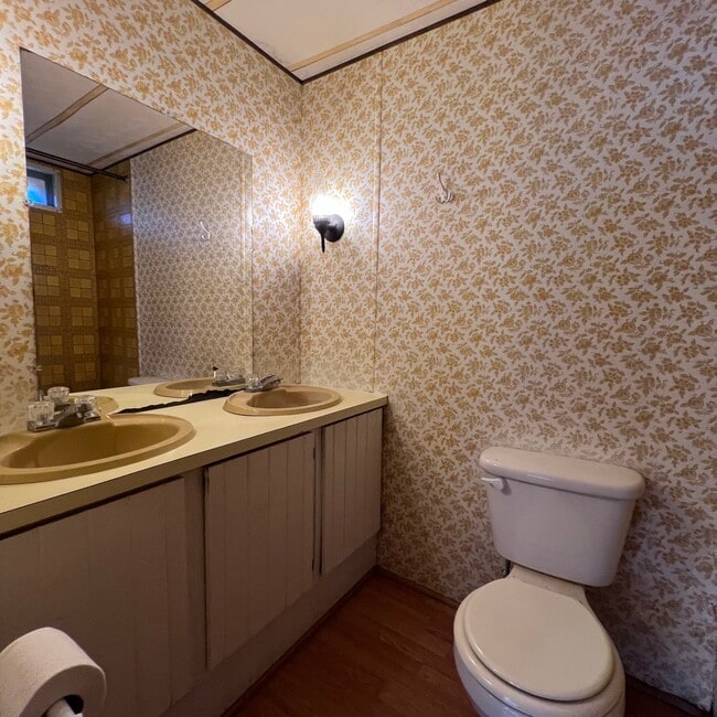 Building Photo - 282 Pete Martin Dr