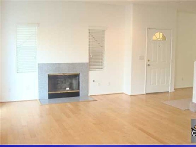 Building Photo - 20300 Vanowen St