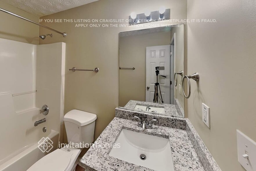 Building Photo - 898 Kendall Park Dr