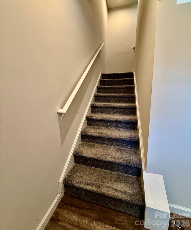 Building Photo - 828 Renee Ave