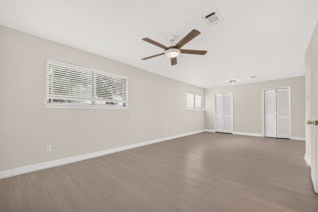 Building Photo - 10383 Briar Forest Dr