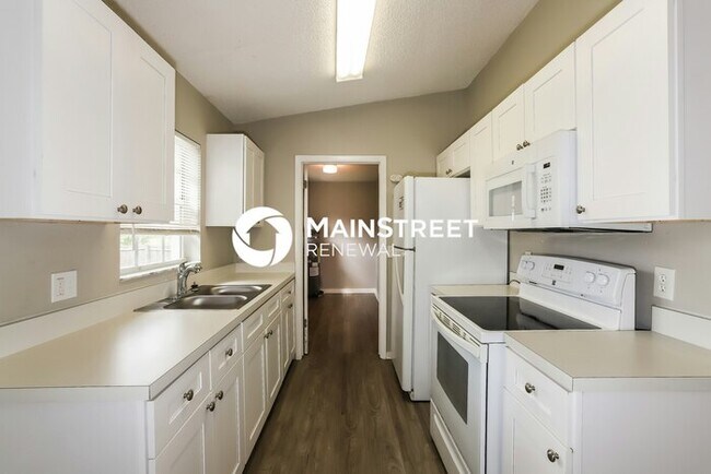 Building Photo - 4 Bedroom Pet-Friendly Home in Lakeland, FL with Main Street Renewal