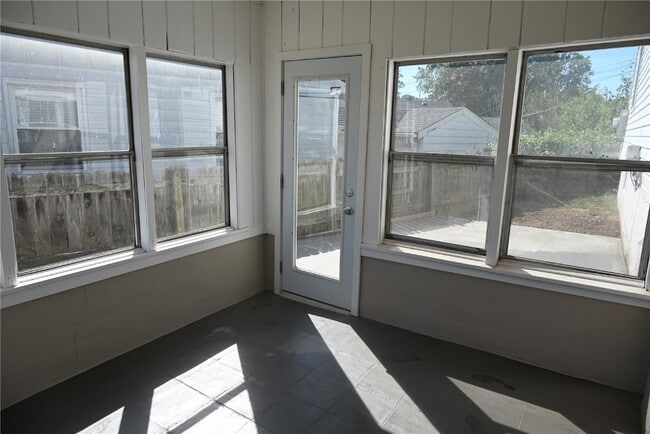 Building Photo - 9510 Lydell Dr