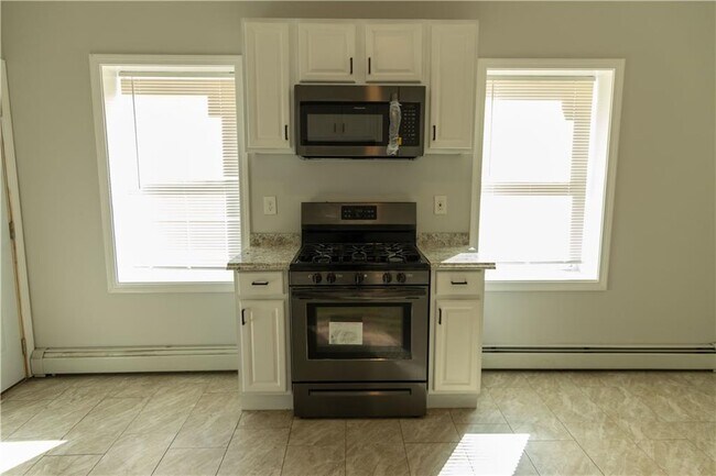 Building Photo - 287 Manton Ave