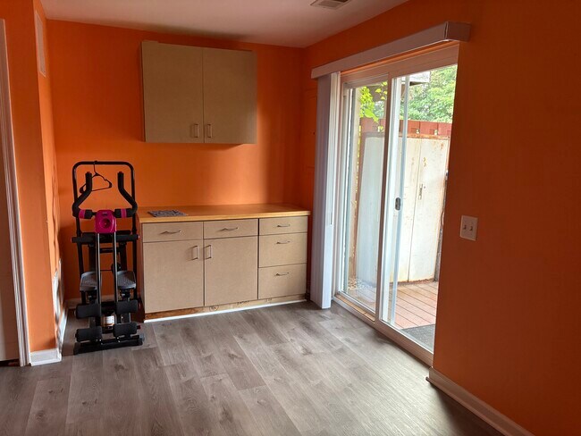 Building Photo - 1892 Beegee Ct