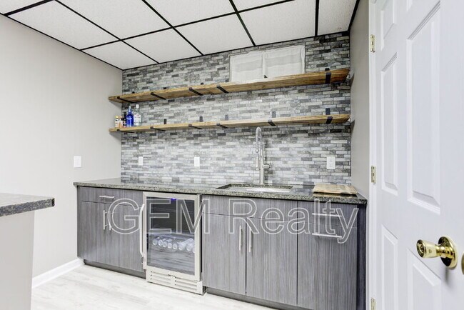 Building Photo - 15617 Mockingbird Ln