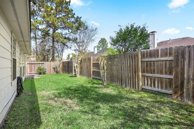 Building Photo - 3715 Crescent Dr