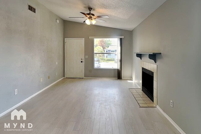 Building Photo - 107 Northlake Dr