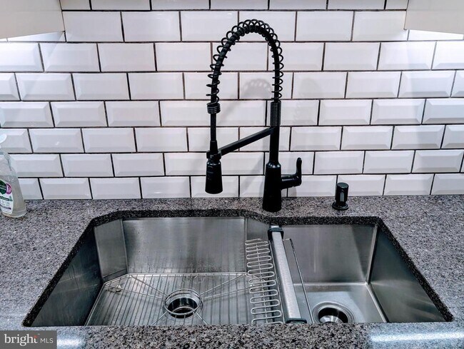 Building Photo - 8856 Youngsea Pl