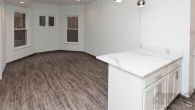 Building Photo - 1 bedroom in Chicago IL 60657