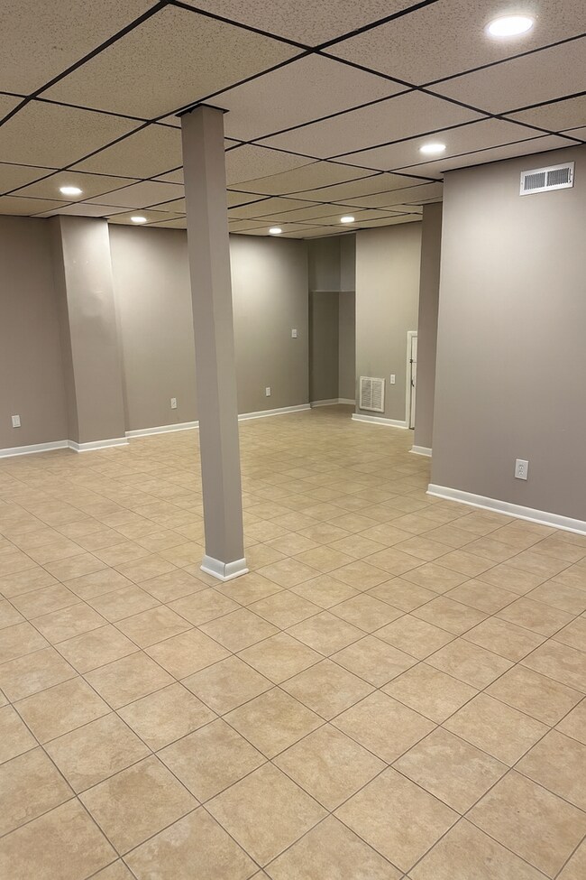 Building Photo - Spacious 3 Bed, 2 Bath Home in Arden With Large Finished Basement - Available Now!