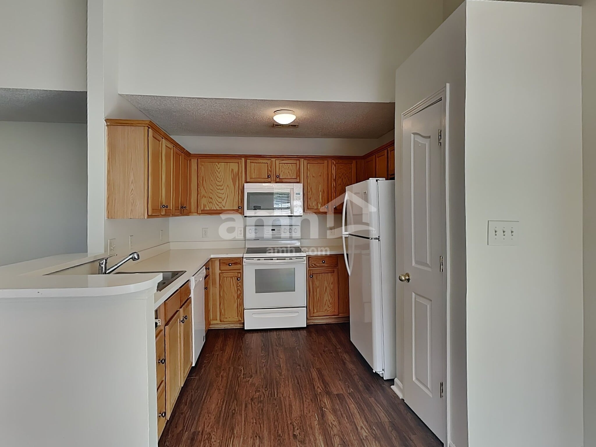 Building Photo - 15115 De Havilland Dr