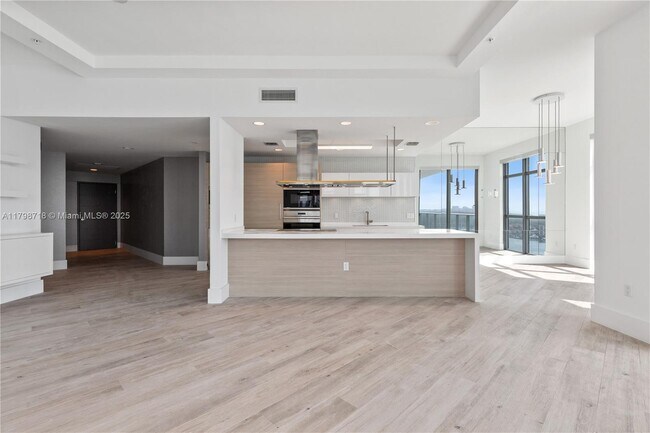 Building Photo - 17301 Biscayne Blvd