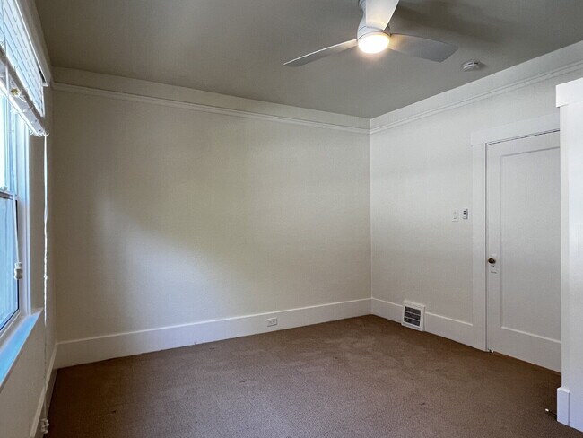 Building Photo - Bright and Spacious 5 Bedroom Home in San Anselmo