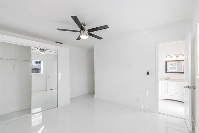 Building Photo - 2810 NE 60th St