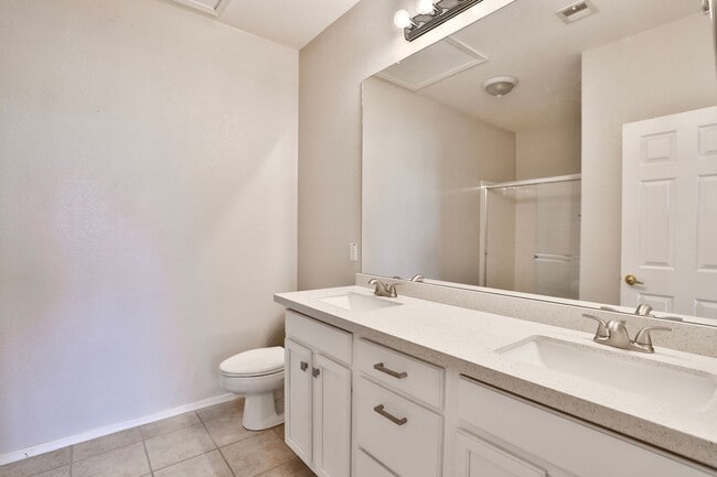 Building Photo - Stylish Mesa Condo with Modern Comforts & Prime Location