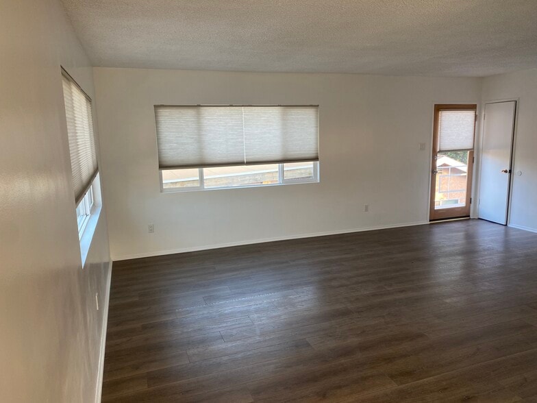 Living room - 6716 Pollard St