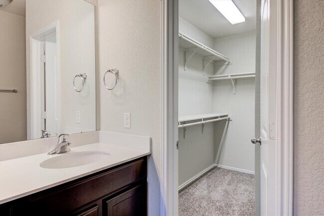 Building Photo - 403 Kyra Ln