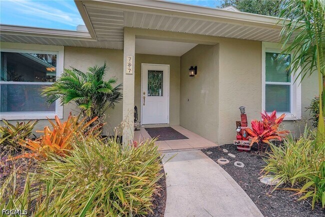 Building Photo - 787 Overiver Dr