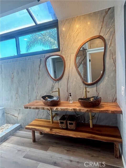 Building Photo - 5 Falcon Crest Ln