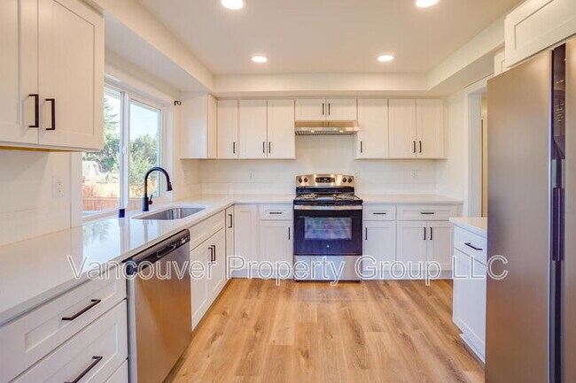 Building Photo - 819 SE Olympia Dr
