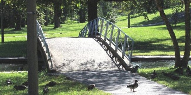 Building Photo - 5836 Sunshine Dr