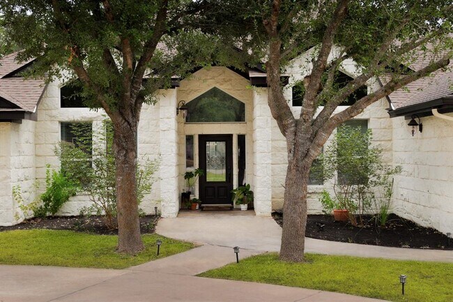 Building Photo - 300 Meadow Oaks Dr