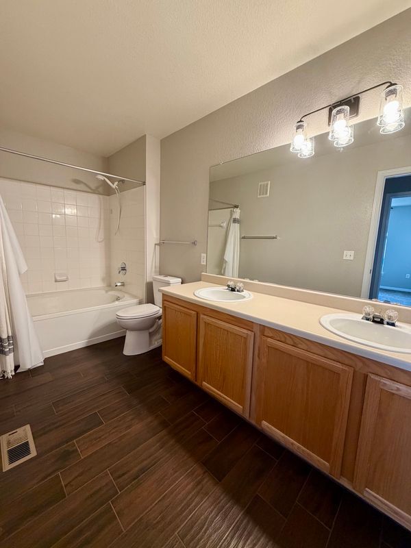 Building Photo - 6013 Castlegate Dr W