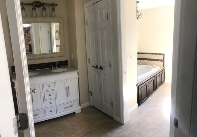 Building Photo - 60 Mumford Rd