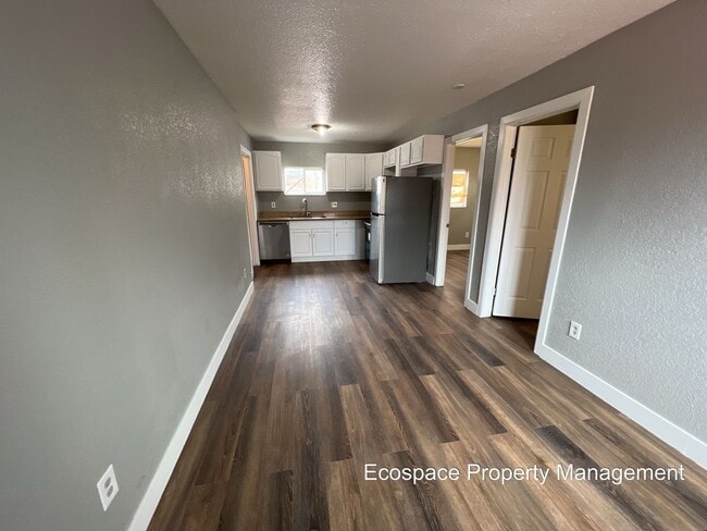 Building Photo - Backside Duplex in Park Hill Available! **...