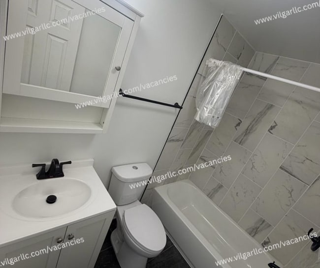 Building Photo - Newly Renovated 2-Bedroom • 1-Bathroom Home.