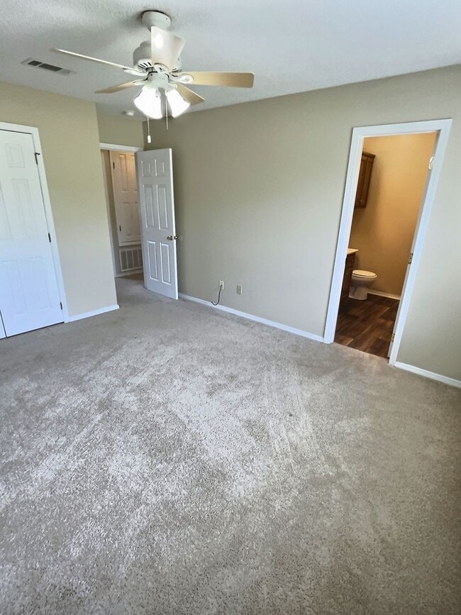 Building Photo - 3-Bedroom, 2-Bath Home Minutes From St. Ma...