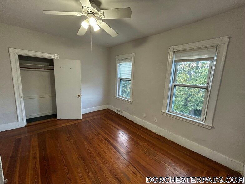 Building Photo - 10 Wave Ave