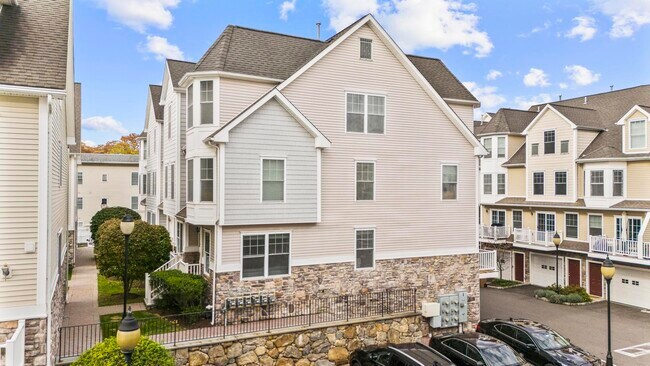 Building Photo - 85 Camp Ave