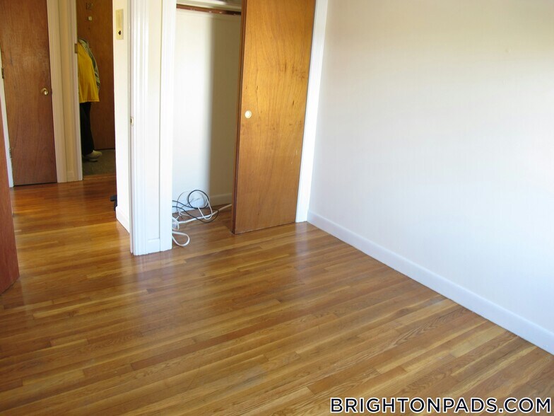 Building Photo - 160 N Beacon St