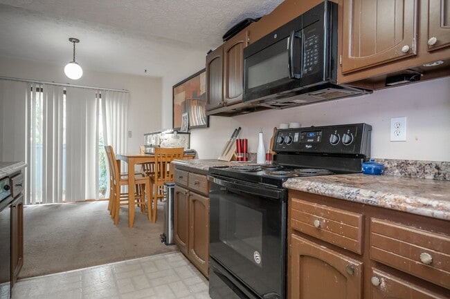 Building Photo - 187 Woodstone Dr