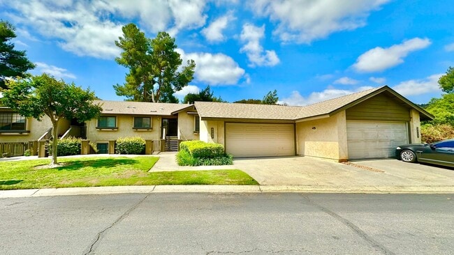 Building Photo - Fully Remodeled Upper Unit Condo in the De...