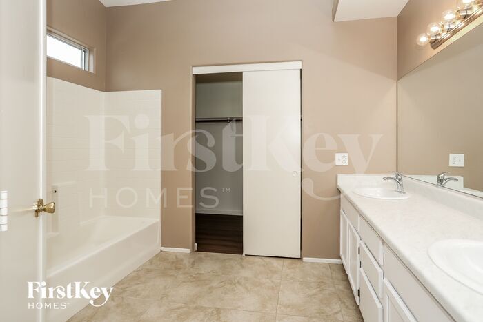 Building Photo - 9135 Green Frost Dr