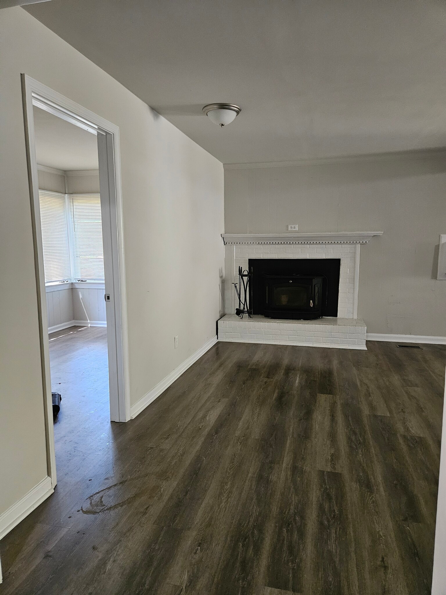 Building Photo - 108 E Main St